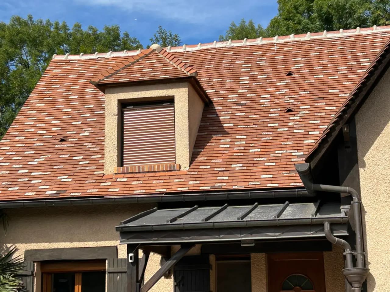 Toiture refaite par Adrien Baud, couvreur intervenant à Vineuil